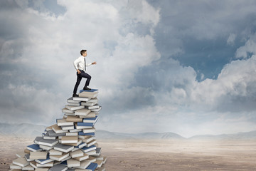 我和朋友2人准备到重庆大足石刻玩3天。。自助的  是学生。。那有便宜的住宿不？