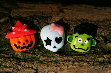 我和朋友2人准备到重庆大足石刻玩3天。。自助的  是学生。。那有便宜的住宿不？