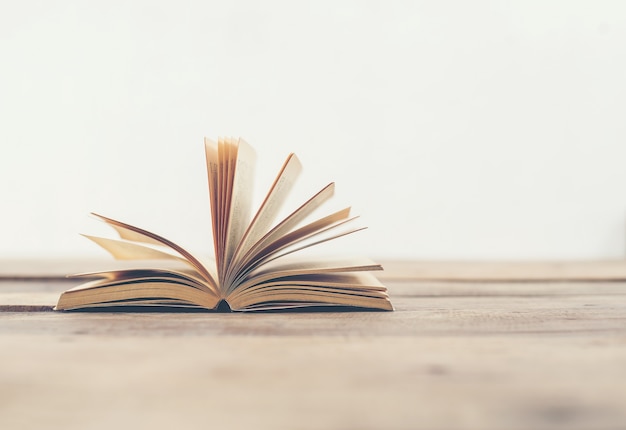 我和朋友2人准备到重庆大足石刻玩3天。。自助的  是学生。。那有便宜的住宿不？